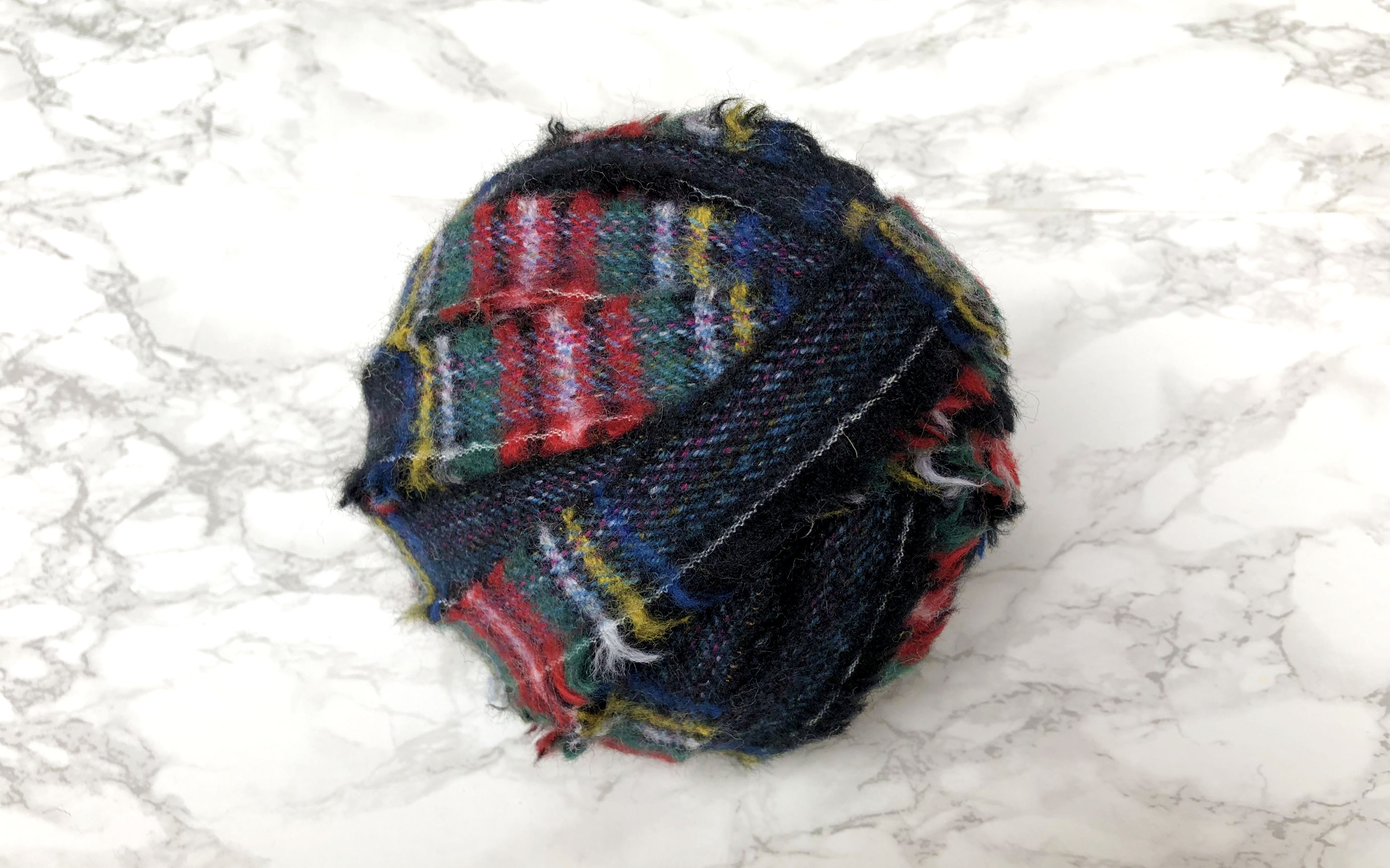 Dark tartan blanket yarn for making rag rugs 100% wool