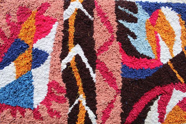 Beautiful rag rug design made with fabric scraps
