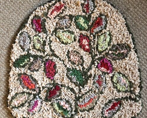 Vine design rug hooked seat pad