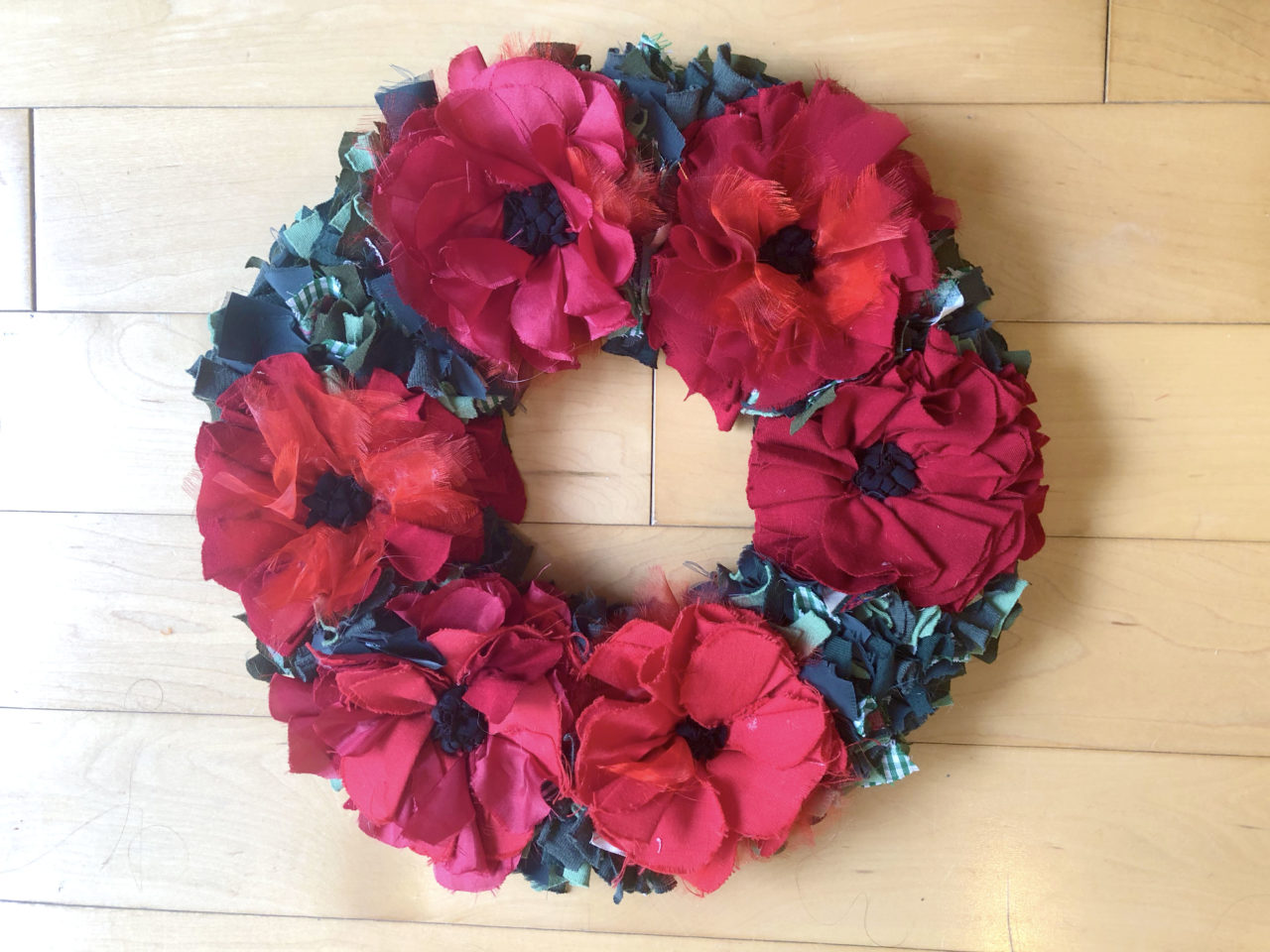 Rag rug poppy flower wreath for Remembrance Day 2018