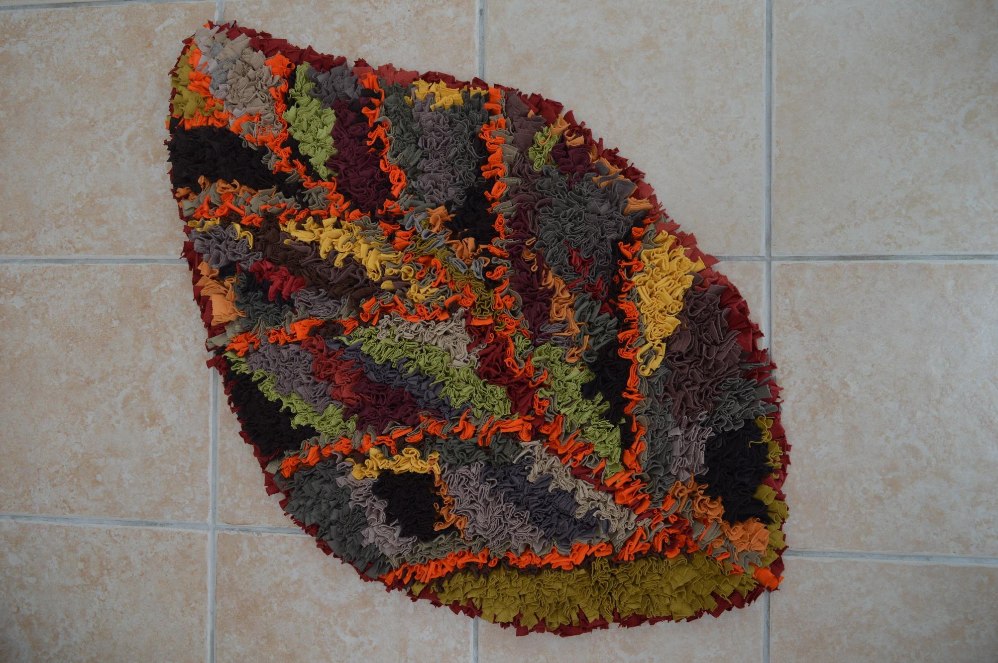 Leaf rag rug in shaggy rag rug technique