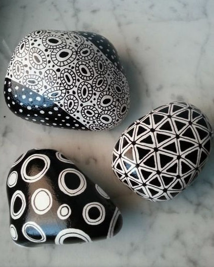 black and white patterned stone art easy craft projects