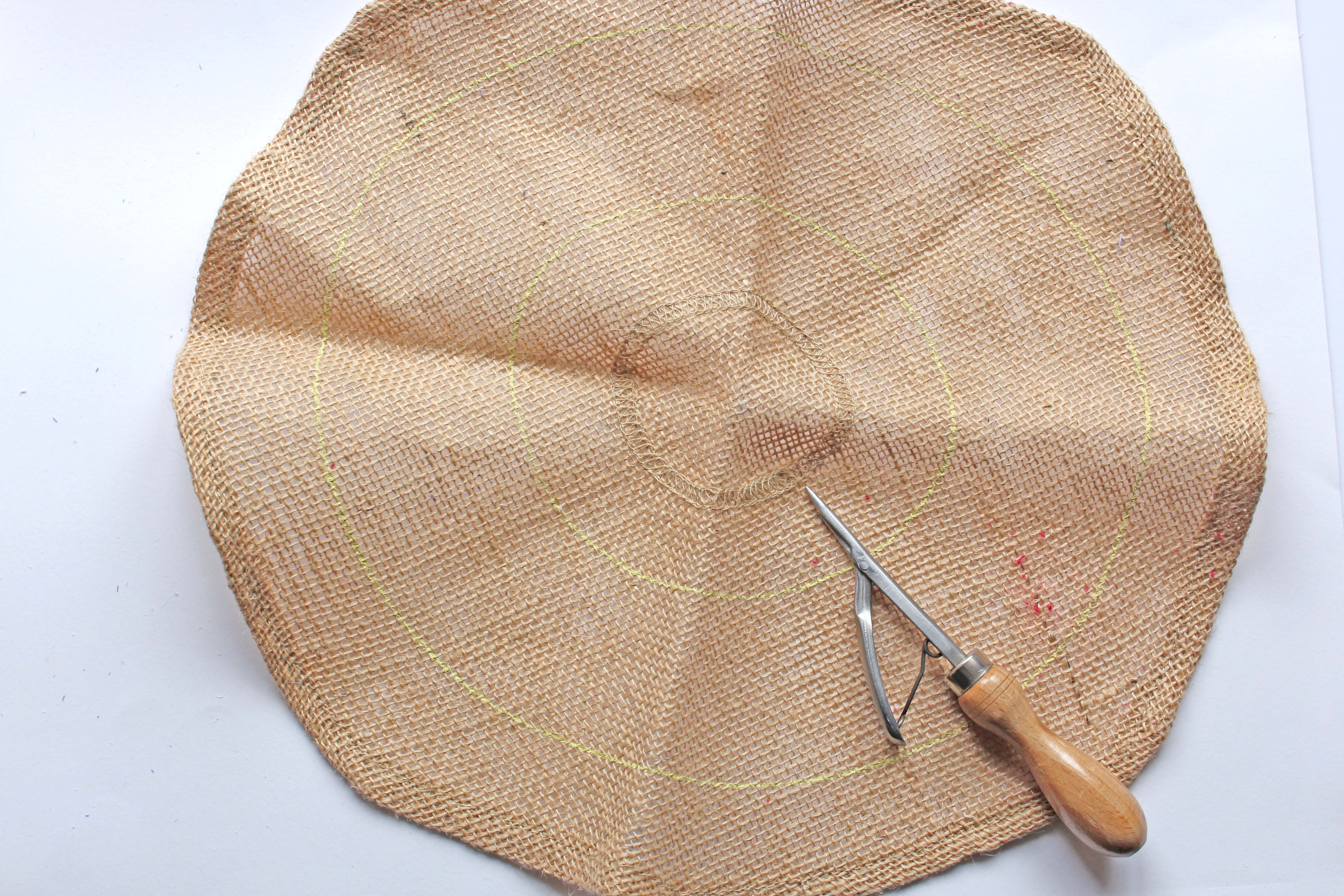 Rag Rug Wreath Hessian and Spring Tool