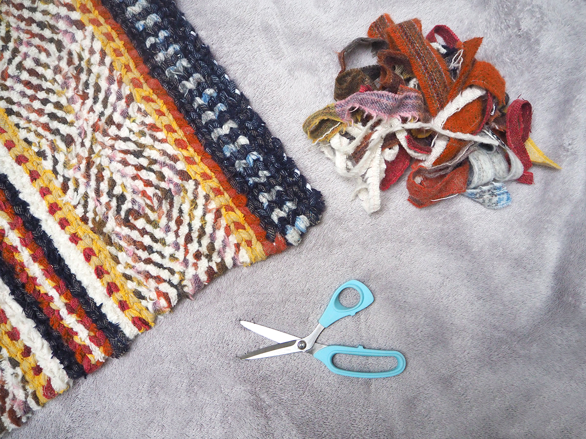 Learning how to make a twined rug
