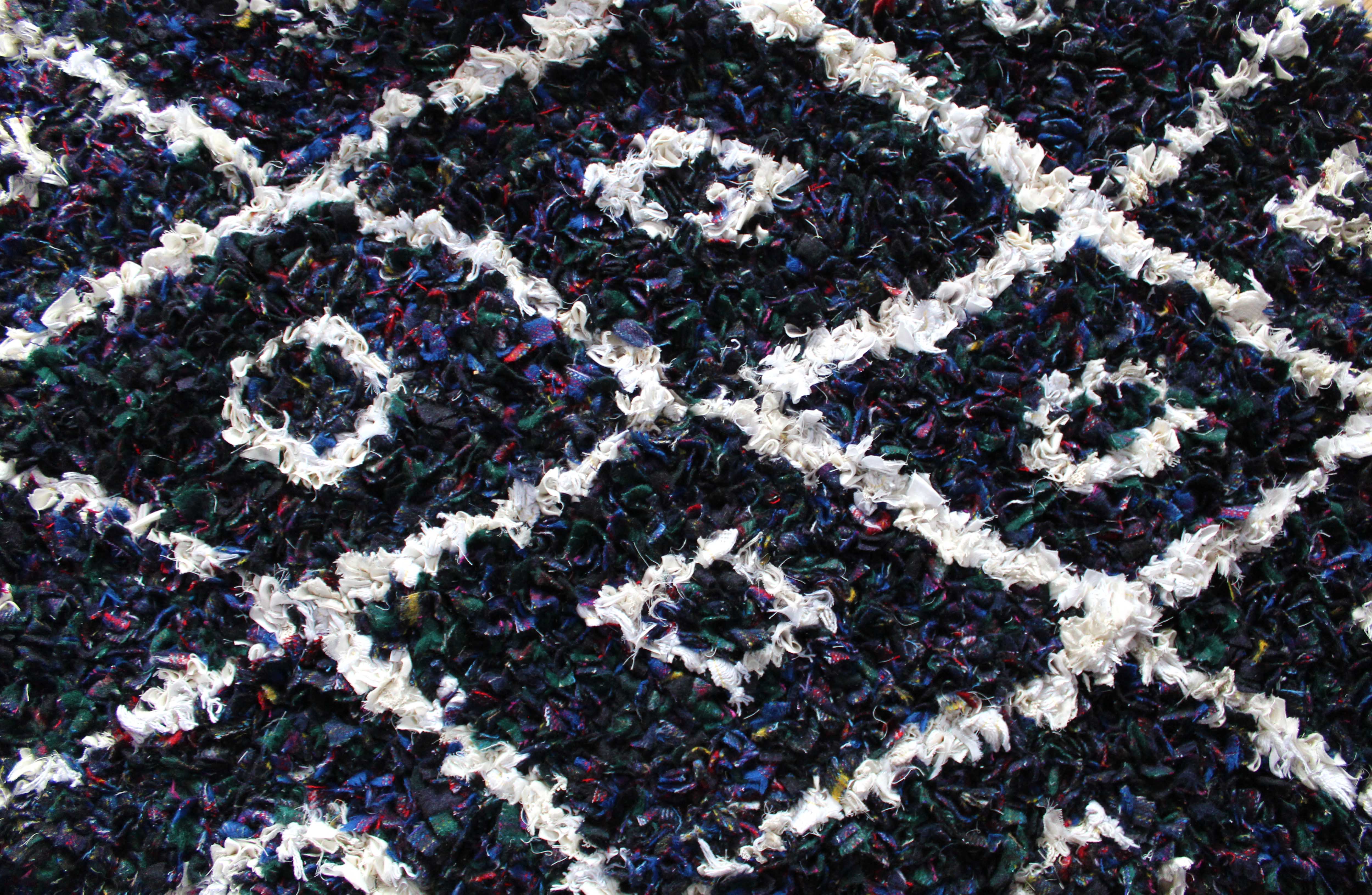 diamond design created using tartan blanket yarn for shaggy rag rugging