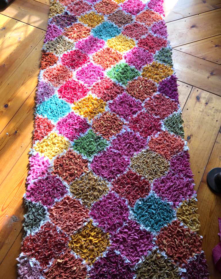 Cosy multicoloured British rag rug made in the short shaggy technique